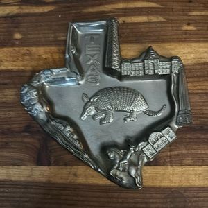 RARE! Texas State Shaped Metal Souvenir Ashtray Coin Dish Embossed Landmarks